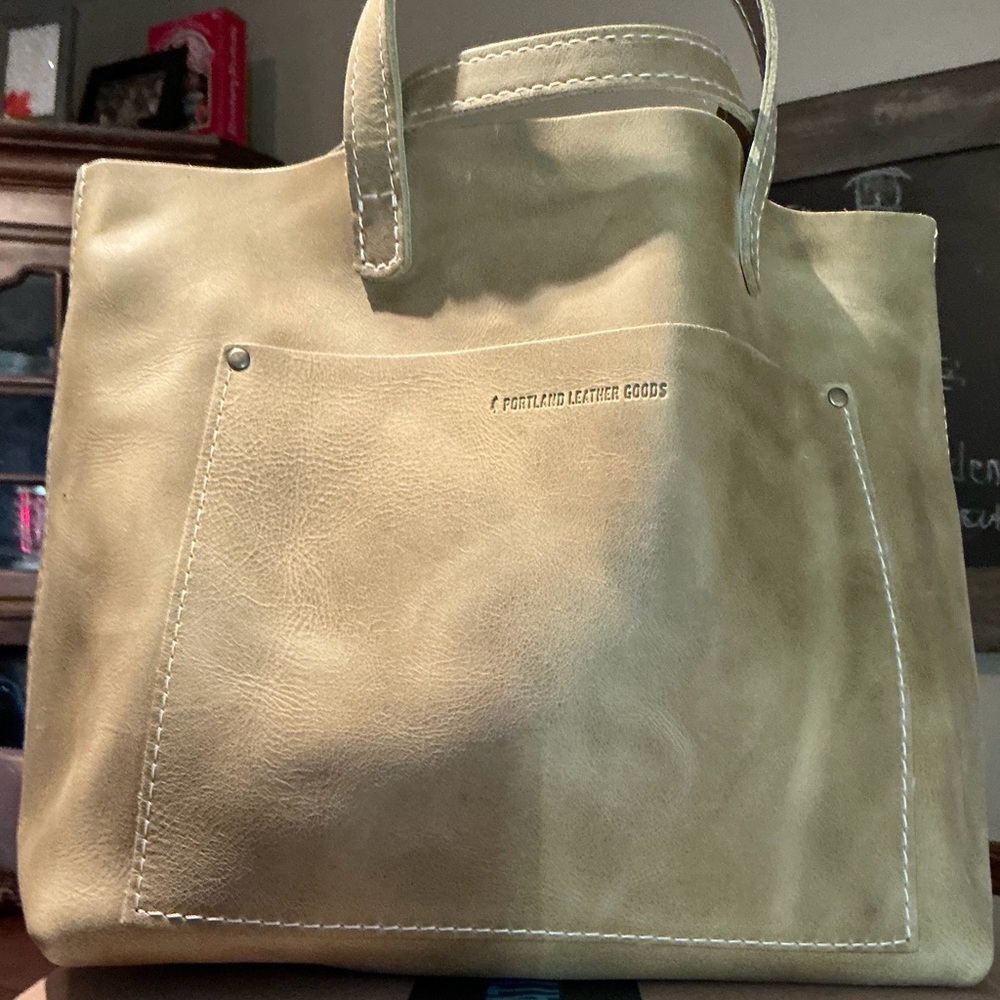 Portland Leather retired Anjou color crossbody - Picture 2 of 4